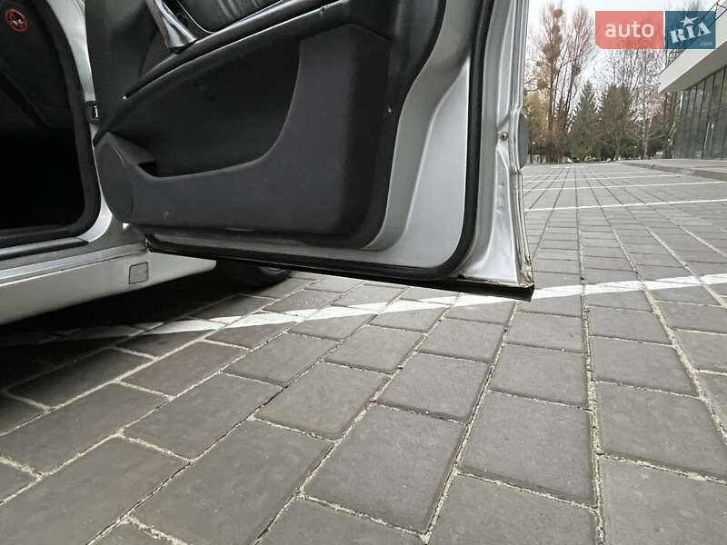 Седан Mercedes-Benz E-Class 2001 в Ровно