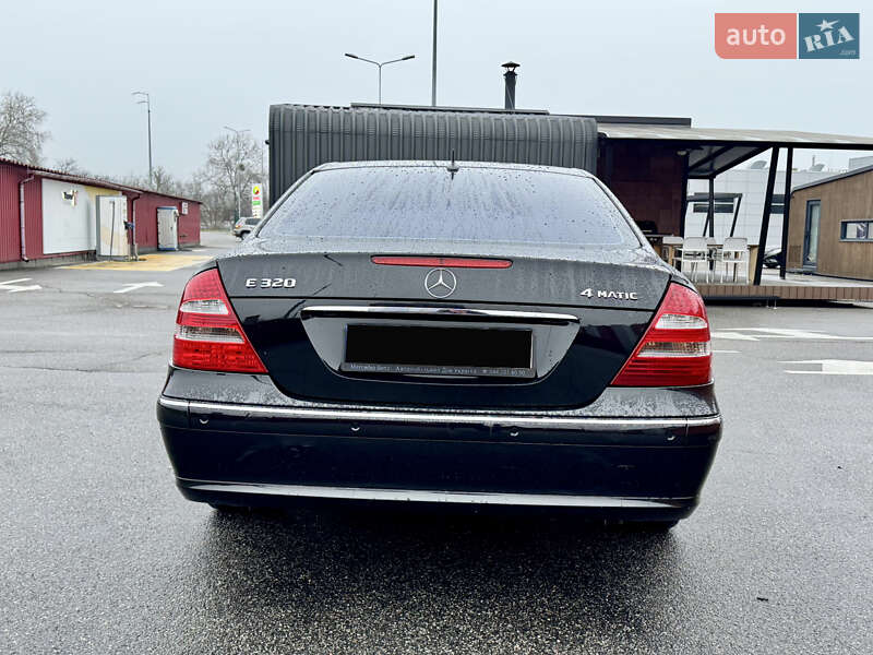 Седан Mercedes-Benz E-Class 2004 в Києві