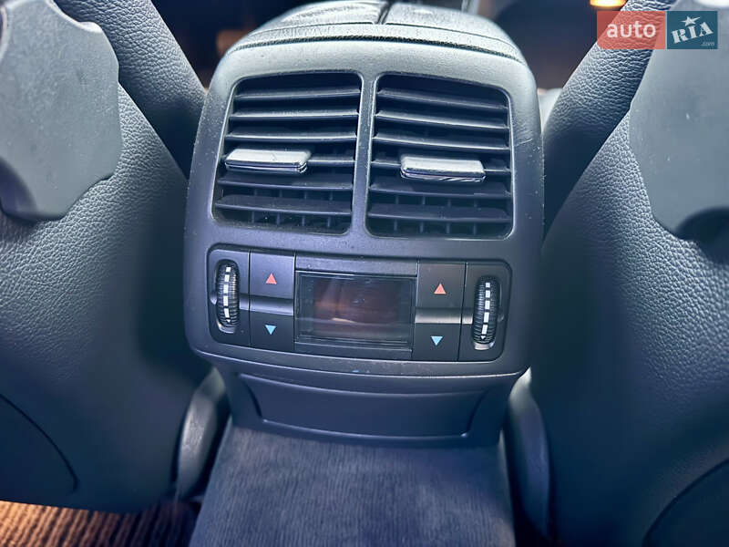 Седан Mercedes-Benz E-Class 2004 в Києві