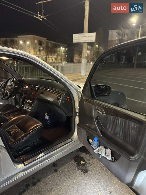 Седан Mercedes-Benz E-Class 2001 в Кривому Розі