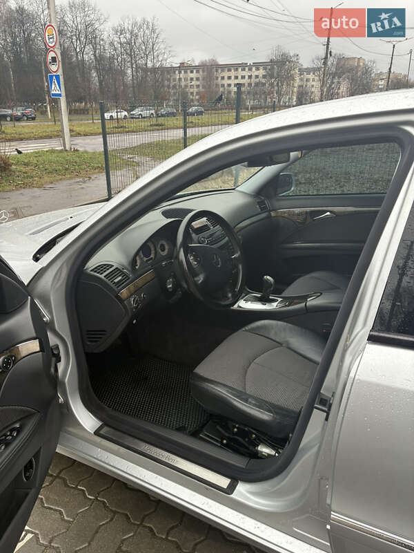 Седан Mercedes-Benz E-Class 2004 в Калуші