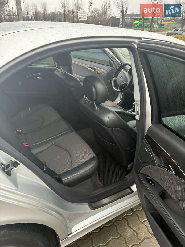 Седан Mercedes-Benz E-Class 2004 в Калуші