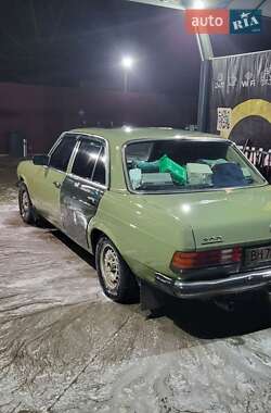 Седан Mercedes-Benz E-Class 1982 в Миколаєві