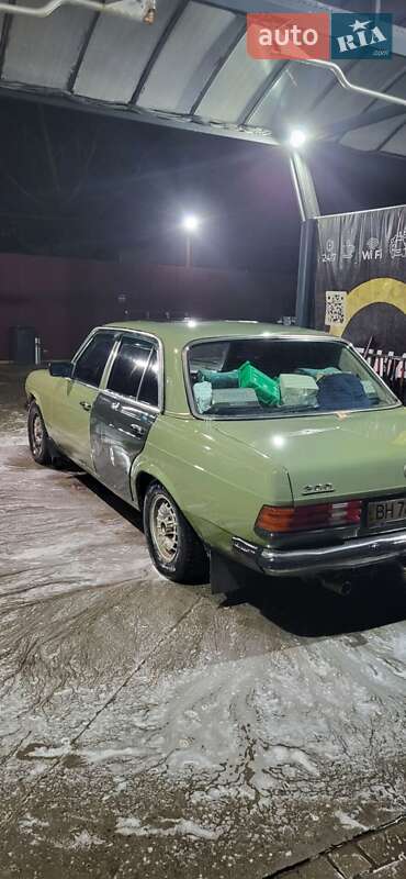 Mercedes-Benz E-Class 1982 Mercedes-Benz E-Class 1982