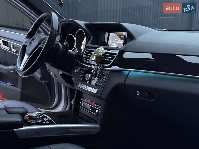 Седан Mercedes-Benz E-Class 2015 в Львові