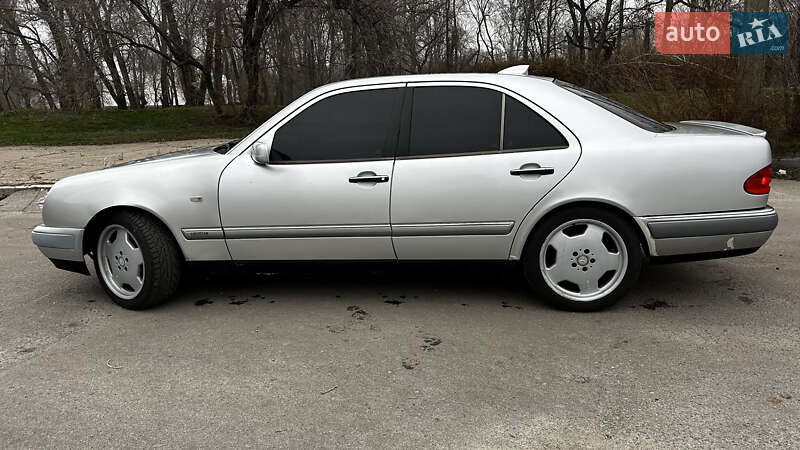 Седан Mercedes-Benz E-Class 1999 в Запоріжжі