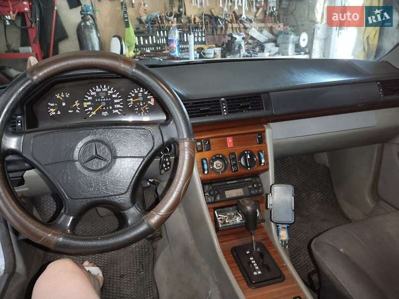 Седан Mercedes-Benz E-Class 1993 в Херсоні фото 8 Седан Mercedes-Benz E-Class 1993 в Херсоні