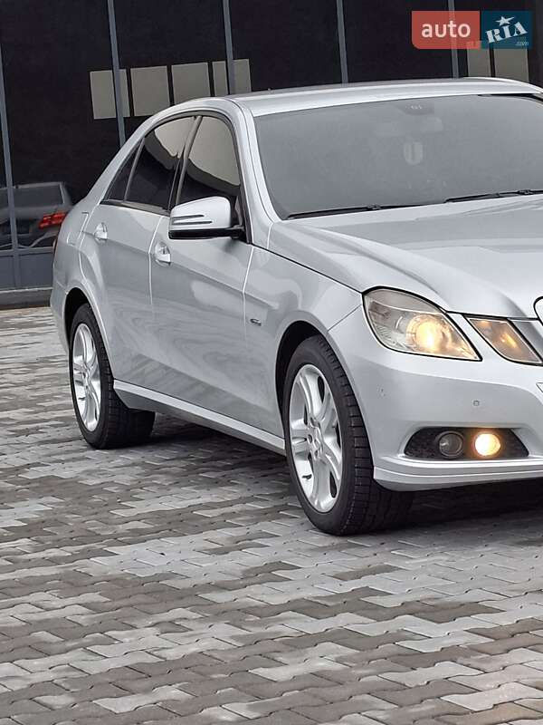 Седан Mercedes-Benz E-Class 2010 в Чернівцях