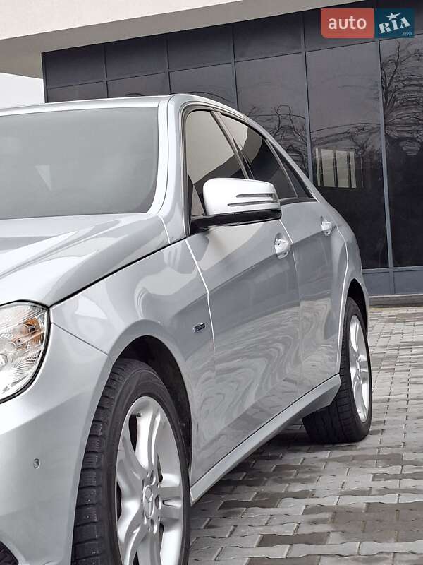 Седан Mercedes-Benz E-Class 2010 в Чернівцях