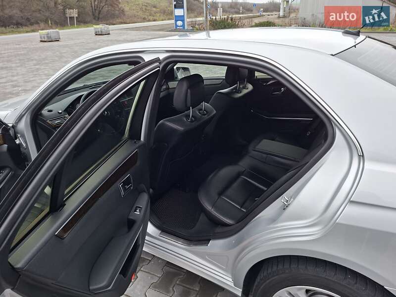 Седан Mercedes-Benz E-Class 2010 в Чернівцях
