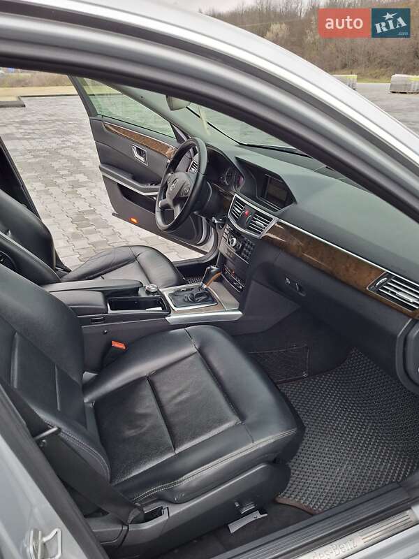Седан Mercedes-Benz E-Class 2010 в Чернівцях