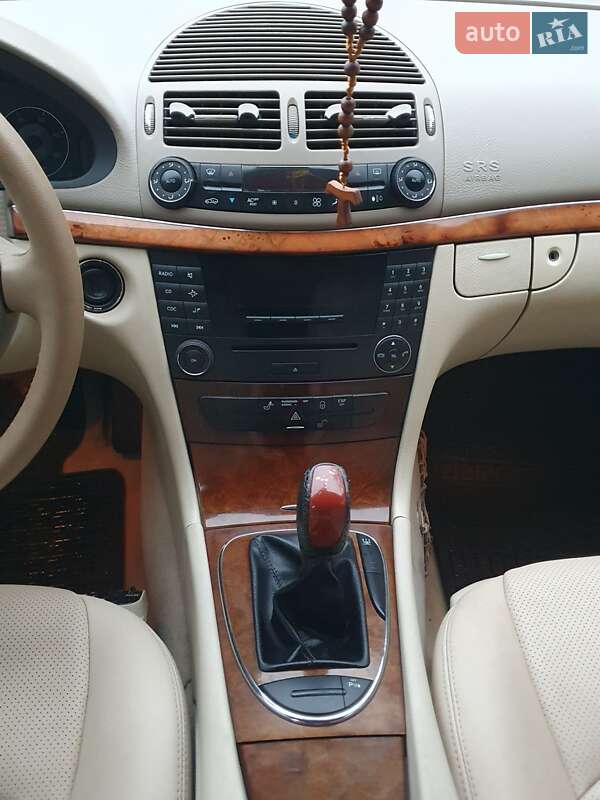 Седан Mercedes-Benz E-Class 2003 в Косове фото 37 Седан Mercedes-Benz E-Class 2003 в Косове