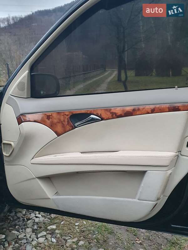 Седан Mercedes-Benz E-Class 2003 в Косове фото 42 Седан Mercedes-Benz E-Class 2003 в Косове