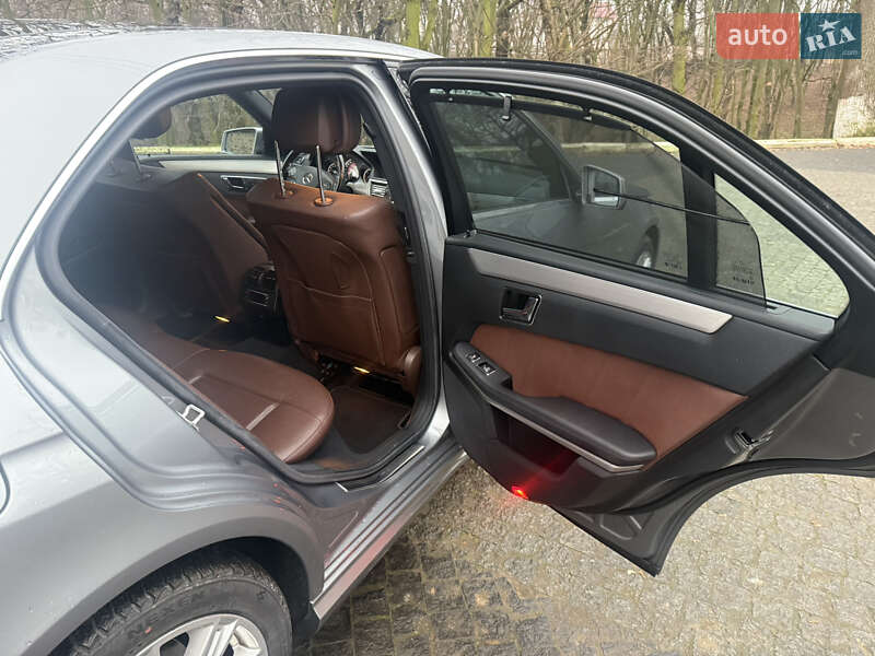 Седан Mercedes-Benz E-Class 2009 в Чернівцях