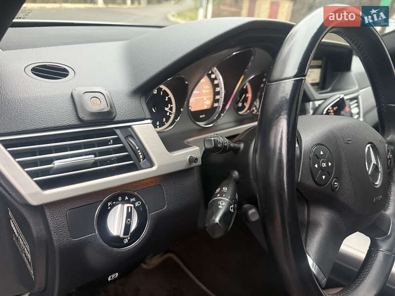 Седан Mercedes-Benz E-Class 2009 в Чернівцях