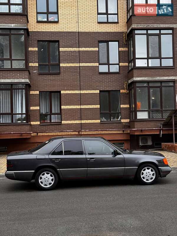 Седан Mercedes-Benz E-Class 1994 в Чернигове
