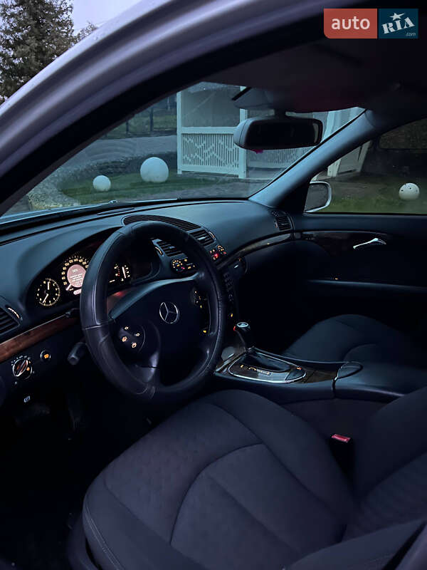 Седан Mercedes-Benz E-Class 2002 в Городенке