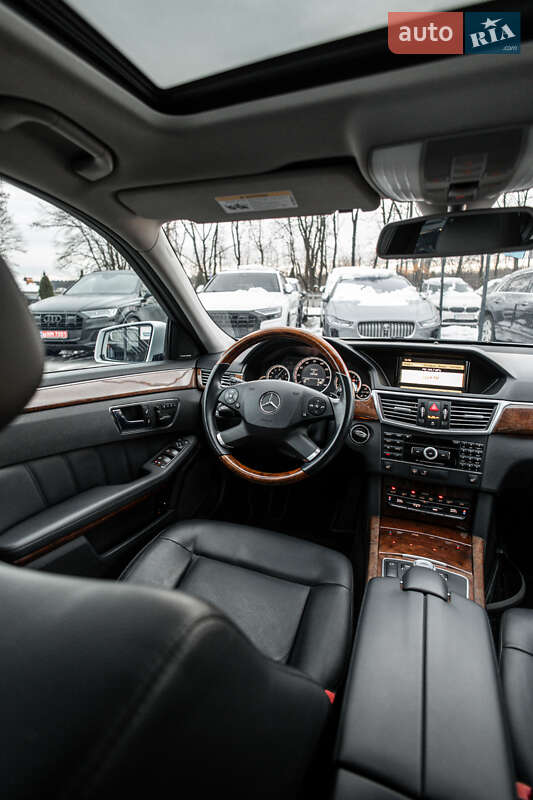 Седан Mercedes-Benz E-Class 2009 в Львове