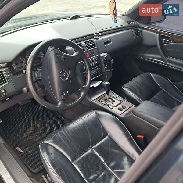 Седан Mercedes-Benz E-Class 2001 в Тульчині