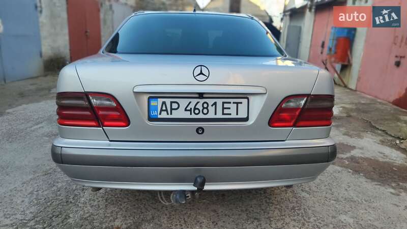 Седан Mercedes-Benz E-Class 2000 в Новояворовске
