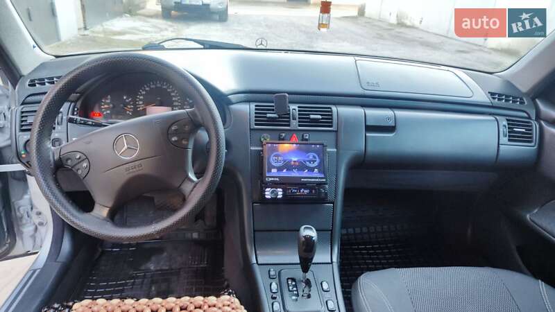 Седан Mercedes-Benz E-Class 2000 в Новояворовске