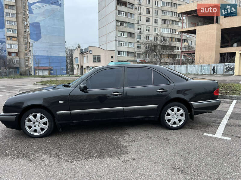 Седан Mercedes-Benz E-Class 1998 в Харькове