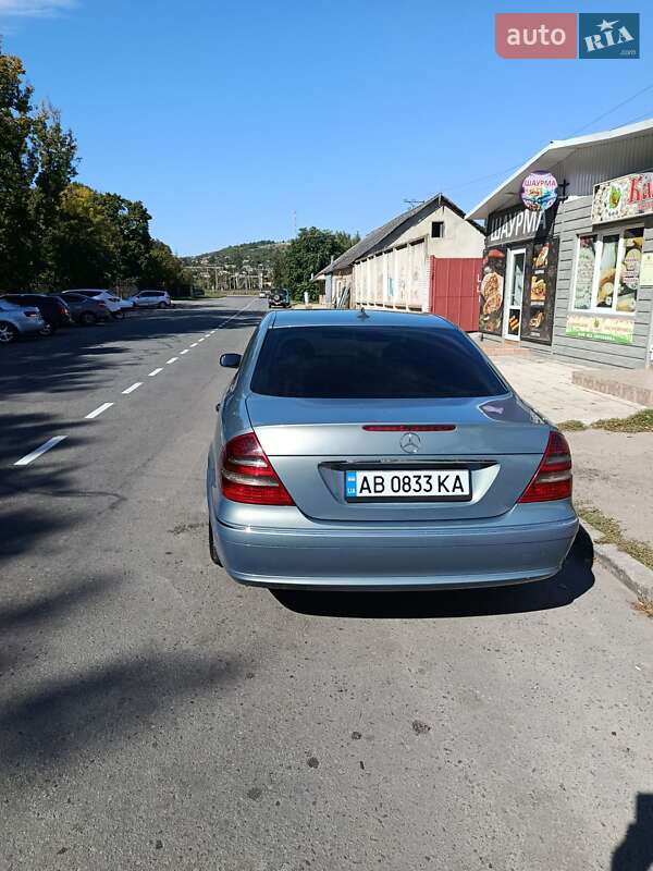 Седан Mercedes-Benz E-Class 2004 в Могилев-Подольске