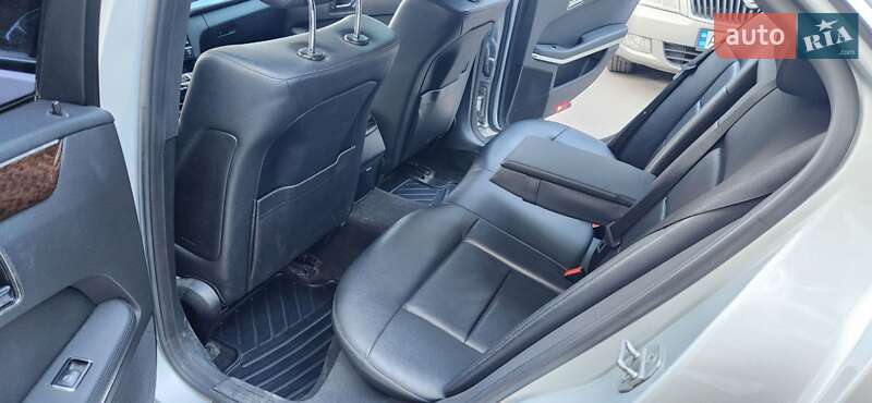 Седан Mercedes-Benz E-Class 2011 в Киеве