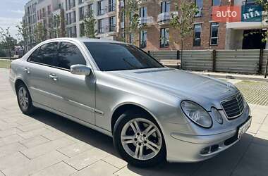 Седан Mercedes-Benz E-Class 2005 в Самборі