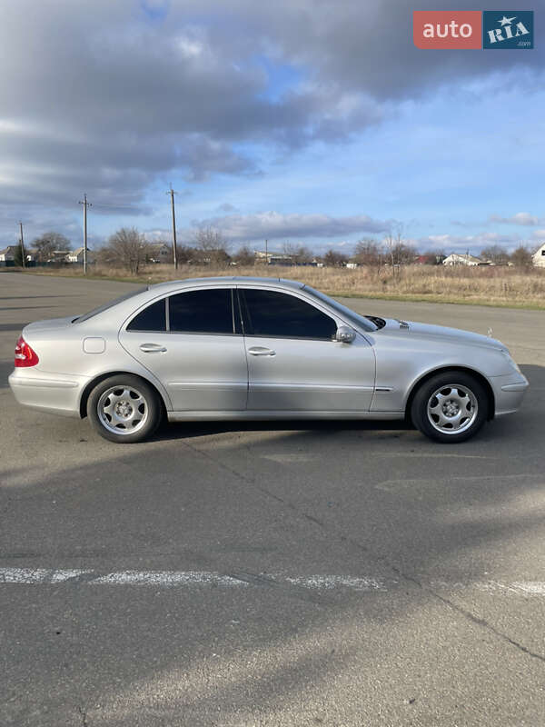 Седан Mercedes-Benz E-Class 2002 в Яготине