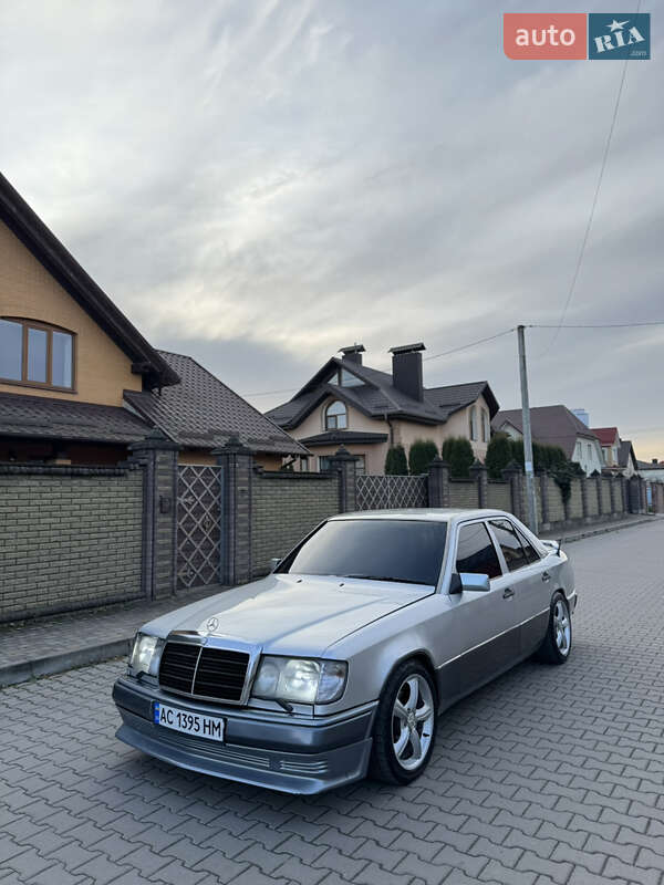 Mercedes-Benz E-Class 1991