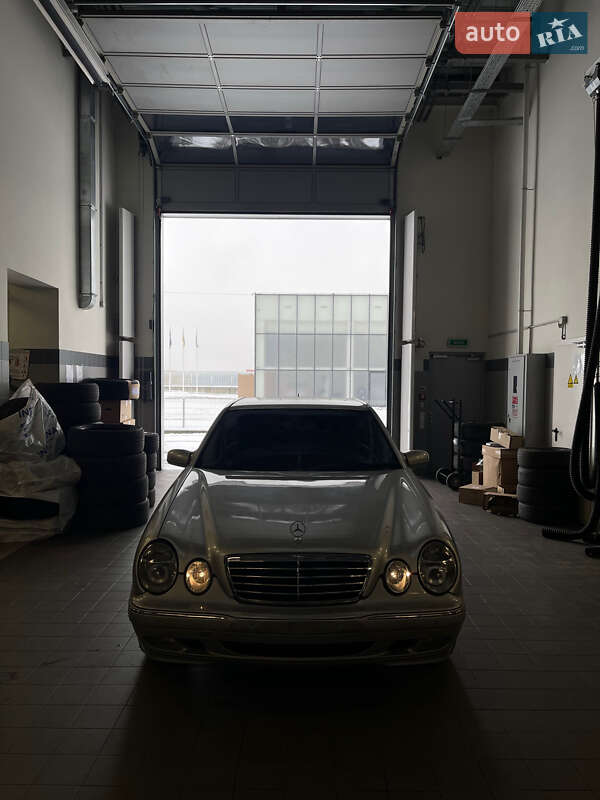 Седан Mercedes-Benz E-Class 2000 в Львове