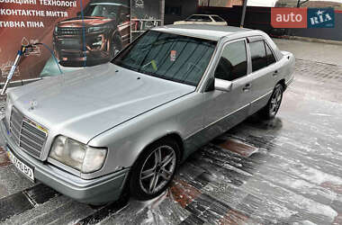 Седан Mercedes-Benz E-Class 1994 в Полонному
