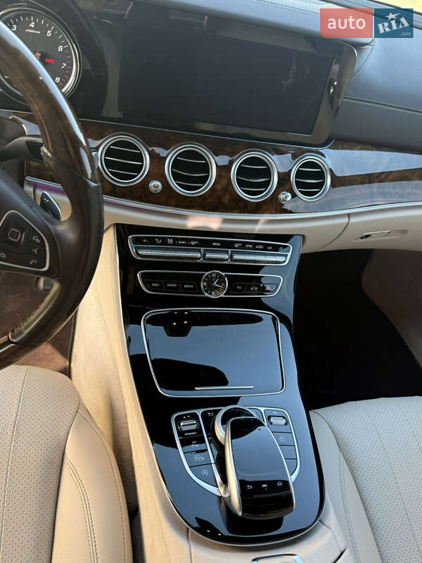 Седан Mercedes-Benz E-Class 2017 в Новояворовске