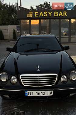 Седан Mercedes-Benz E-Class 2000 в Павлограді