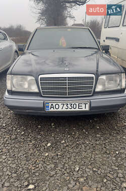 Седан Mercedes-Benz E-Class 1995 в Іршаві