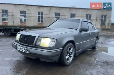 Седан Mercedes-Benz E-Class 1988 в Тульчине