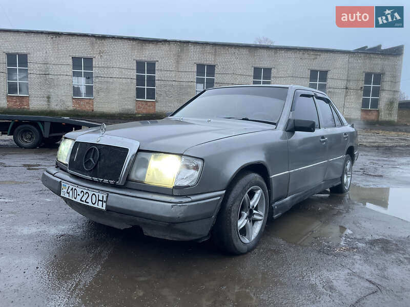 Mercedes-Benz E-Class 1988 Mercedes-Benz E-Class 1988