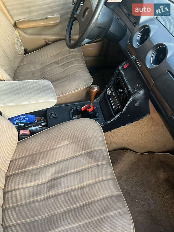 Седан Mercedes-Benz E-Class 1983 в Василькові