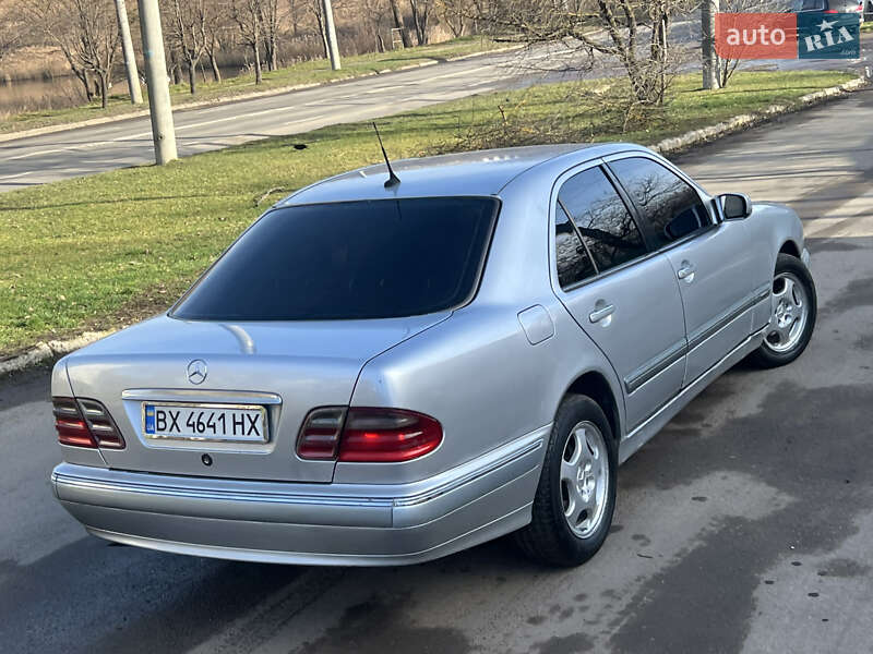 Седан Mercedes-Benz E-Class 2000 в Черновцах