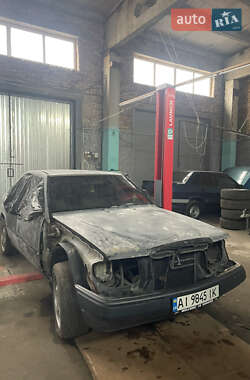 Седан Mercedes-Benz E-Class 1990 в Иванкове