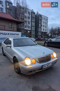 Седан Mercedes-Benz E-Class 2000 в Львове