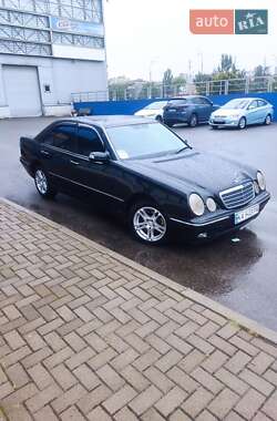 Седан Mercedes-Benz E-Class 2001 в Києві