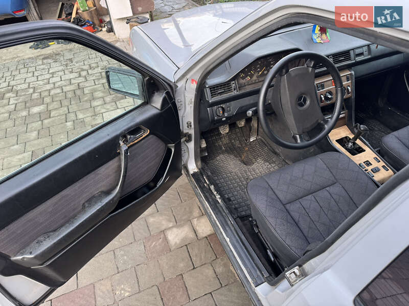 Седан Mercedes-Benz E-Class 1989 в Львові фото 10 Седан Mercedes-Benz E-Class 1989 в Львові