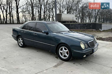 Седан Mercedes-Benz E-Class 2001 в Городке