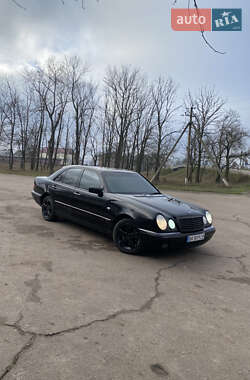 Седан Mercedes-Benz E-Class 2001 в Малій Висці