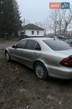 Седан Mercedes-Benz E-Class 2004 в Сарнах