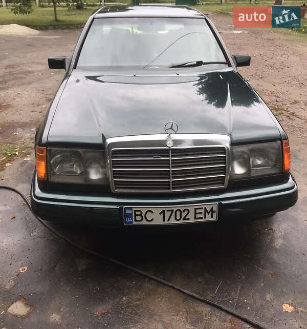 Седан Mercedes-Benz E-Class 1988 в Львові