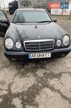 Седан Mercedes-Benz E-Class 1996 в Тростянце