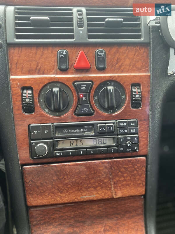 Седан Mercedes-Benz E-Class 1996 в Тростянці